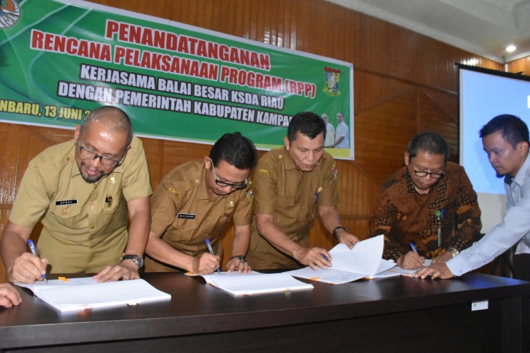 Pemkab Kampar - BBKSDA Riau Tandatangani RKT dan RPT