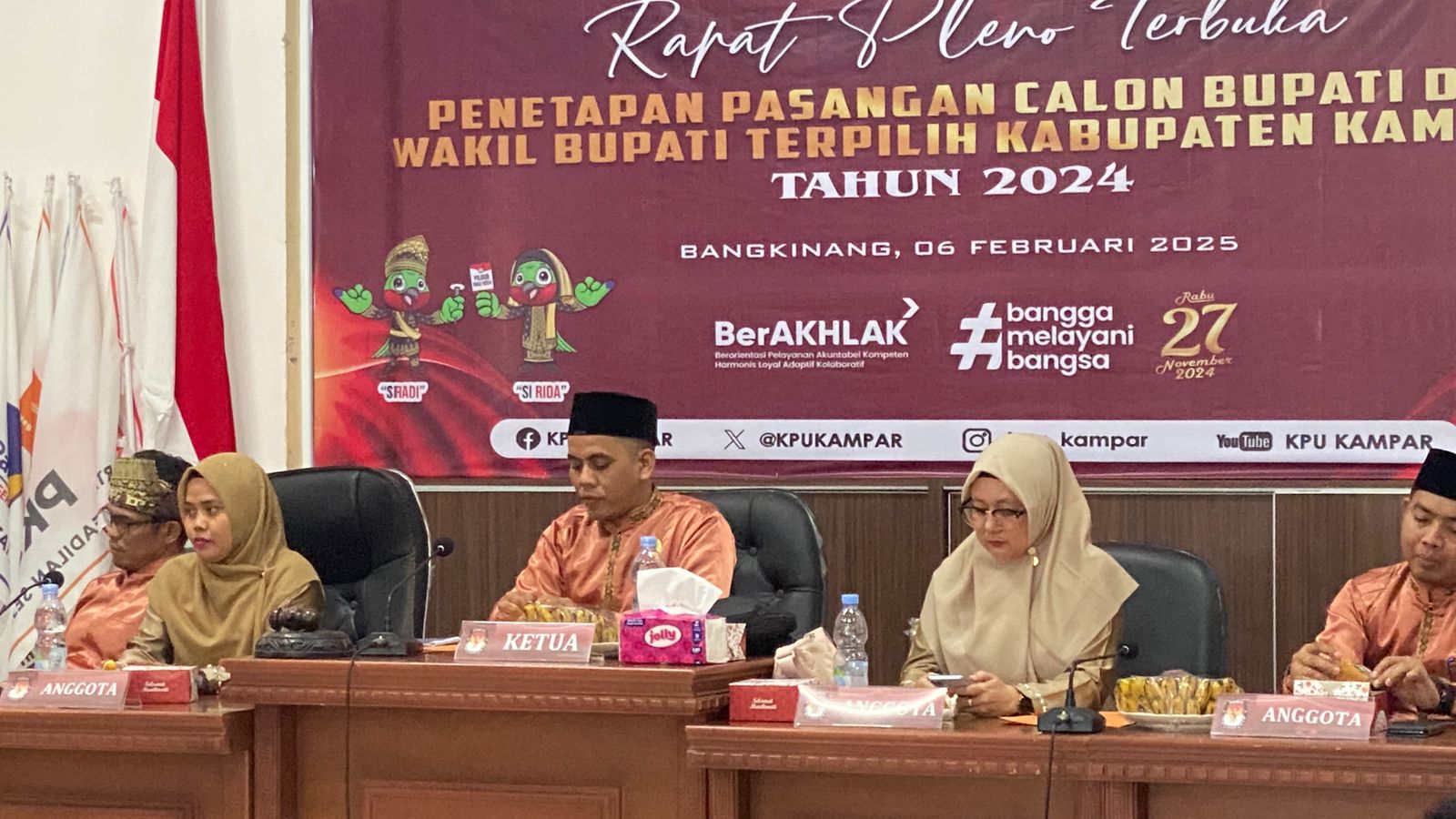 KPU Kampar Tetapkan Yuzar-Misharti Sebagai Bupati dan Wakil Bupati Terpilih