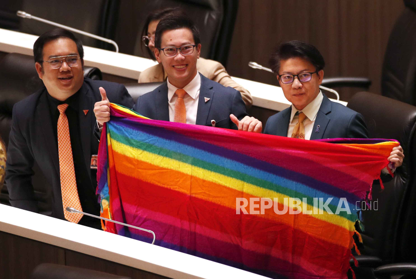 Partai Pendukung LGBT di Thailand Dibubarkan