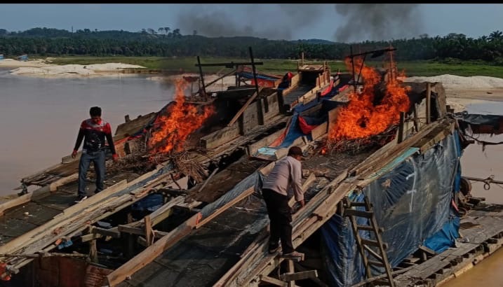 Polsek Singingi Tertibkan PETI, 9 Unit Dibakar