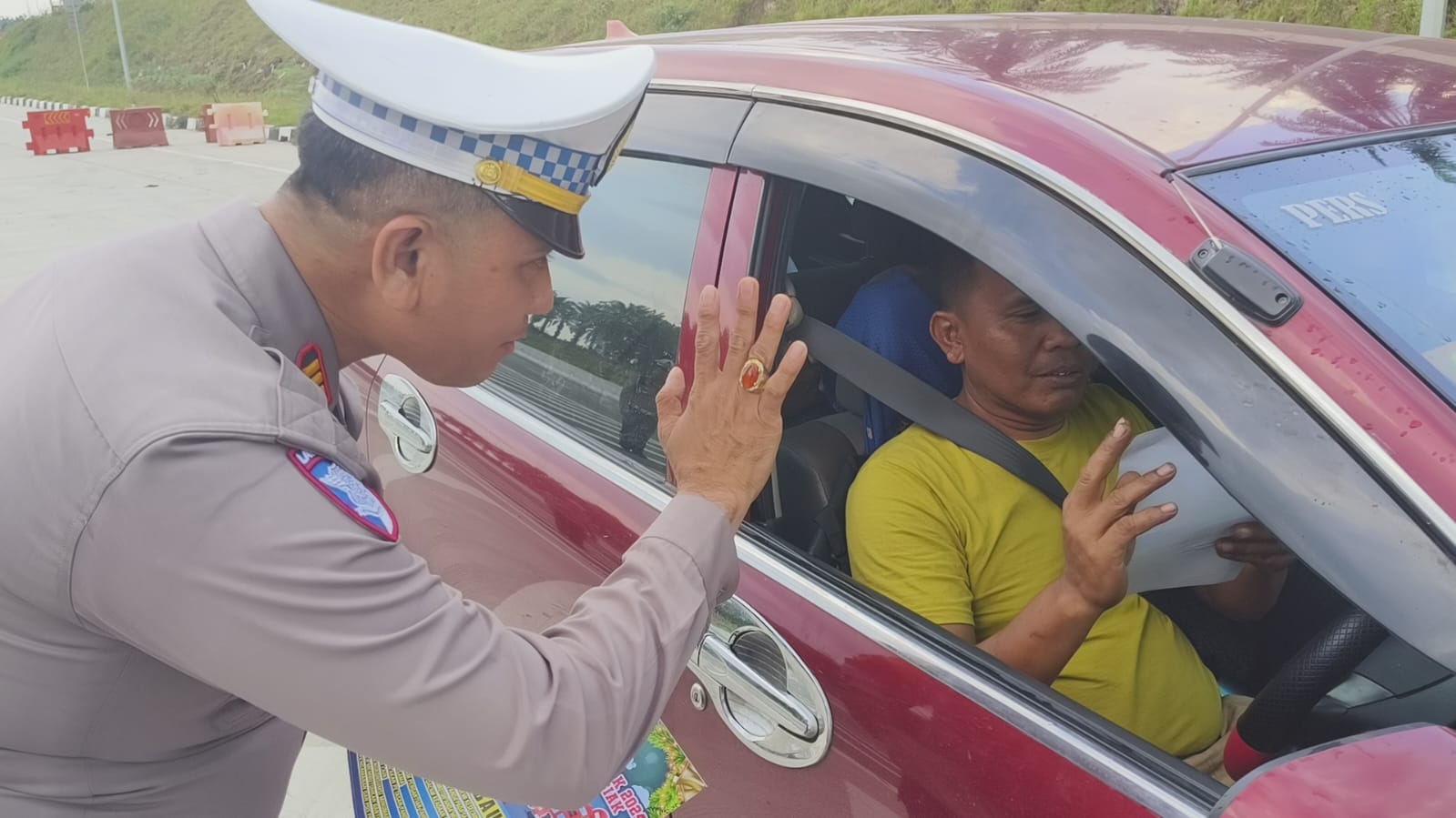 Satlantas Polres Siak Berikan Imbauan Keselamatan ke Pengguna Jalan