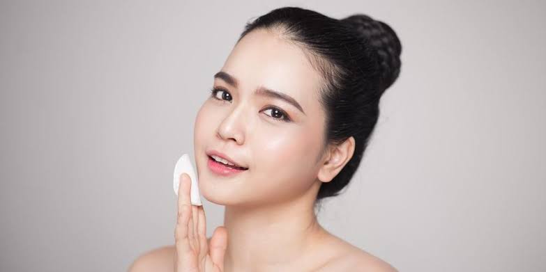 Baru Tahu, Ternyata Pakai Sunscren dan Moisturizer di Rumah itu Penting