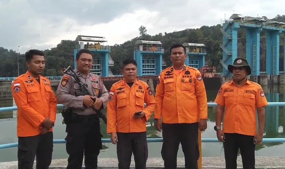 PLTA Koto Panjang Buka Lima Pintu Waduk