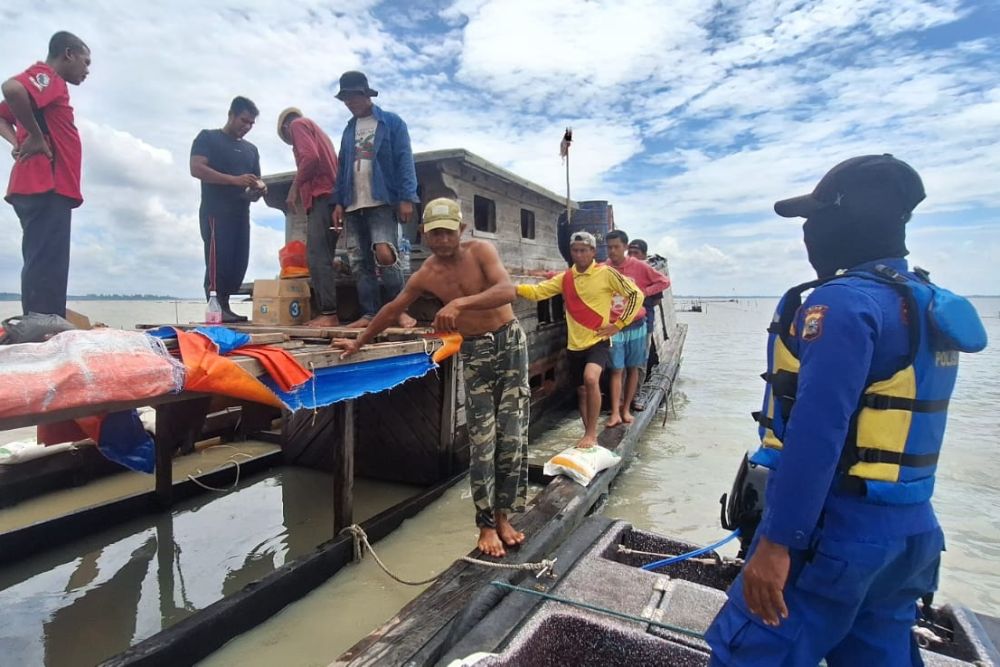 Cuaca Buruk Sebab Tenggelamnya Kapal Pengangkut Beras Bulog di Perairan Beting Beras