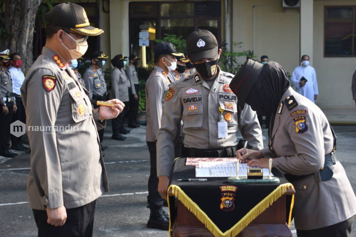 Dua Kapolsek di Pekanbaru Dimutasi, 89 Personel Naik Pangkat