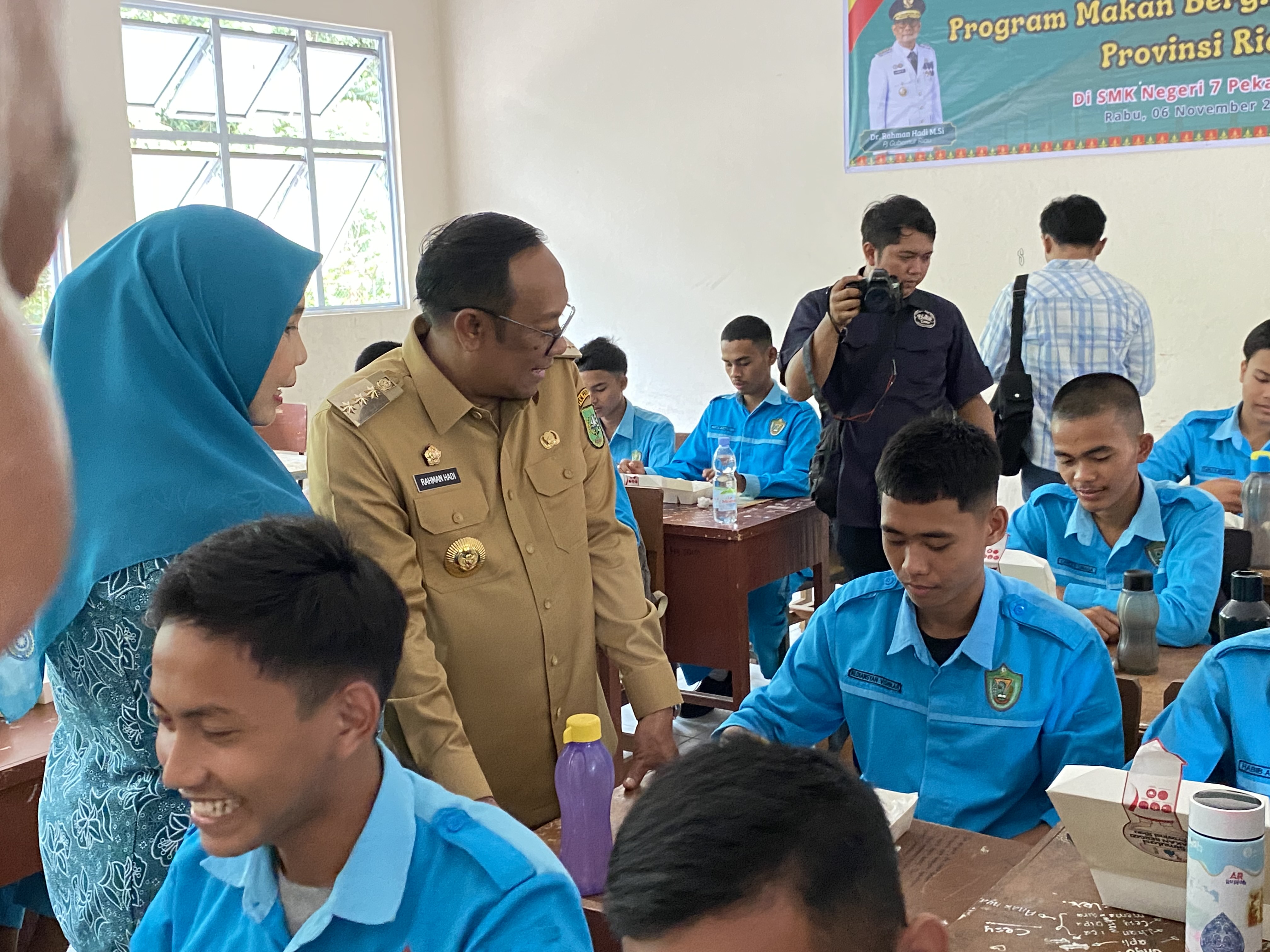 Simulasi Makan Siang Gratis Pemprov Riau, Siswa: Kalau Bisa Nasinya Ditambah