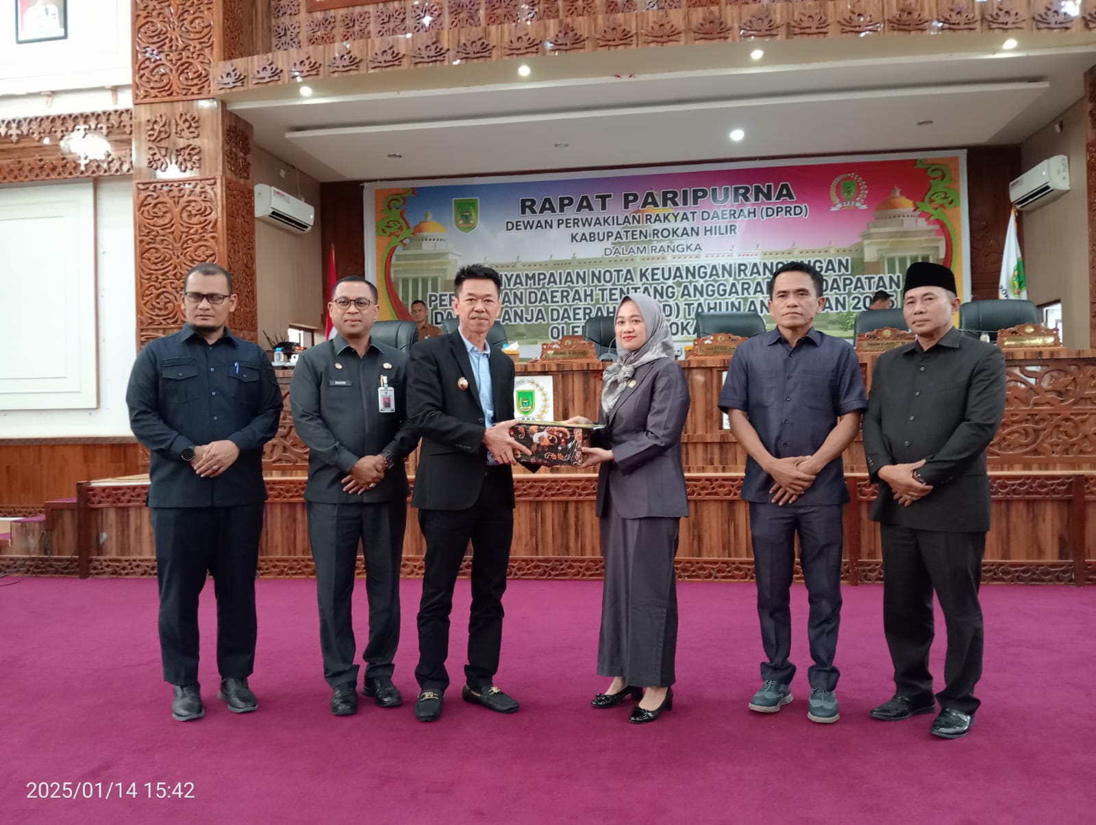 Bupati Afrizal Sintong Sampaikan Nota Keuangan Ranperda APBD 2025