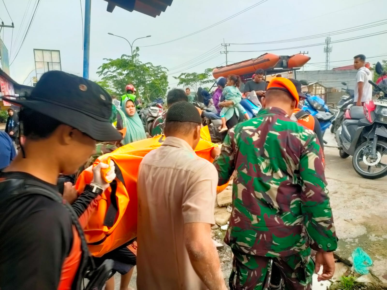 Terseret Air Hujan, Seorang Anak di Pekanbaru Ditemukan Meninggal Dunia