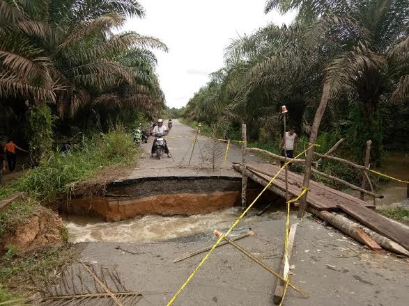 Jalan Ambruk Akibat Banjir, Kadis PU Inhu: Itu Jalan Provinsi
