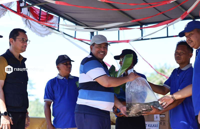 Program Siak Terang Bantu Warga Miskin