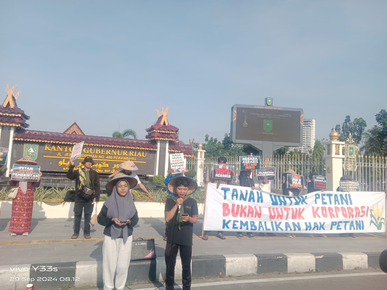 Puluhan Anak Muda Riau Tuntut Reforma Agraria dan Hak Hak Petani