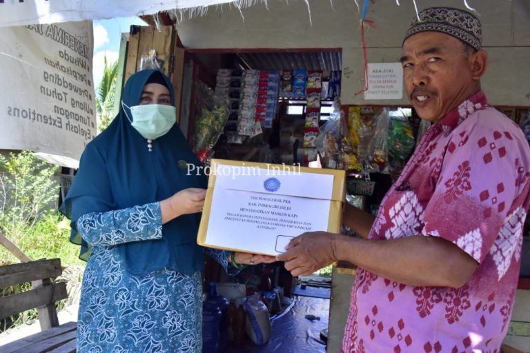 Kurangi Penyebaran Corona, TP-PKK Kabupaten Inhil Kembali Bagikan Masker