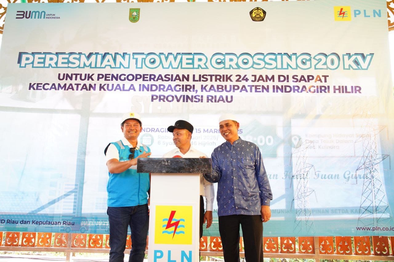 Warga Sapat Nikmati Listrik 24 Jam, Tower Crossing 20 KV Diresmikan Gubri Wahid