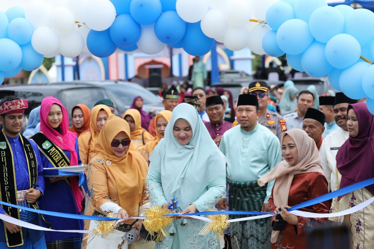 MTQ ke-24 Siak, Wabup Husni Buka Stand Pameran UMKM dan Lepas Pawai Taaruf