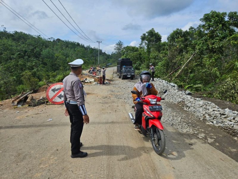 Masih Berlakukan Buka Tutup, Pekan Depan Jalan Lintas Sumbar-Riau akan Dibangun Bailey