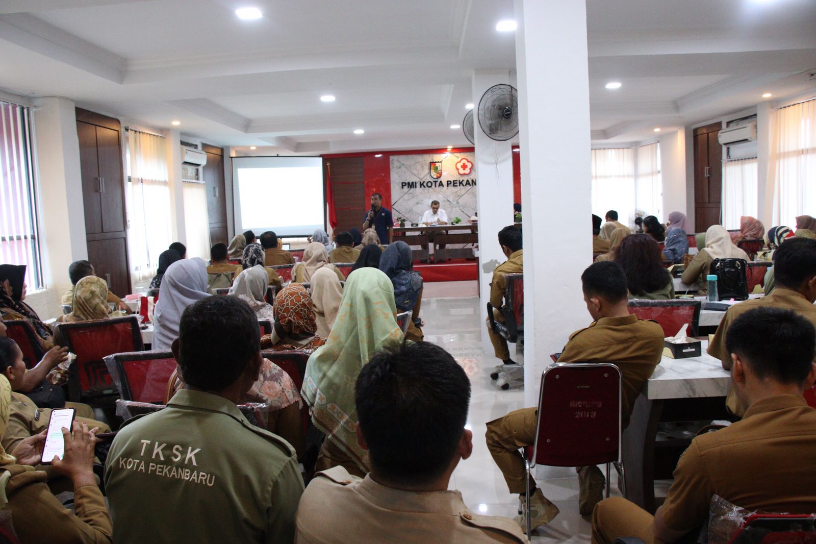 DKP Pekanbaru Salurkan Bantuan Beras ke 17 Ribu KK