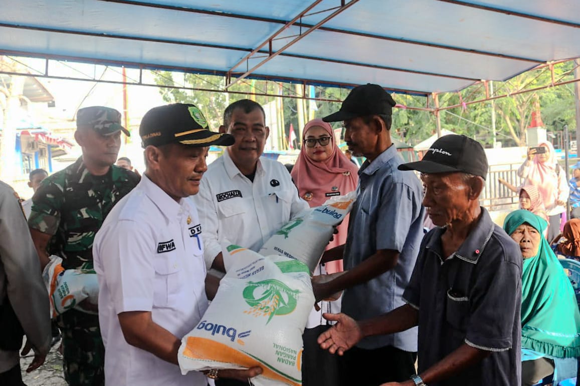 Pemkab Meranti Salurkan Beras Cadangan Pangan