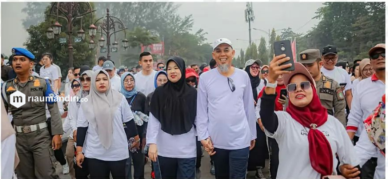 Ribuan Warga Dumai Meriahkan Siraman Warna Warni Kemerdekaan