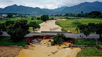 11 Tewas Akibat Jembatan Ambruk di Cina Utara