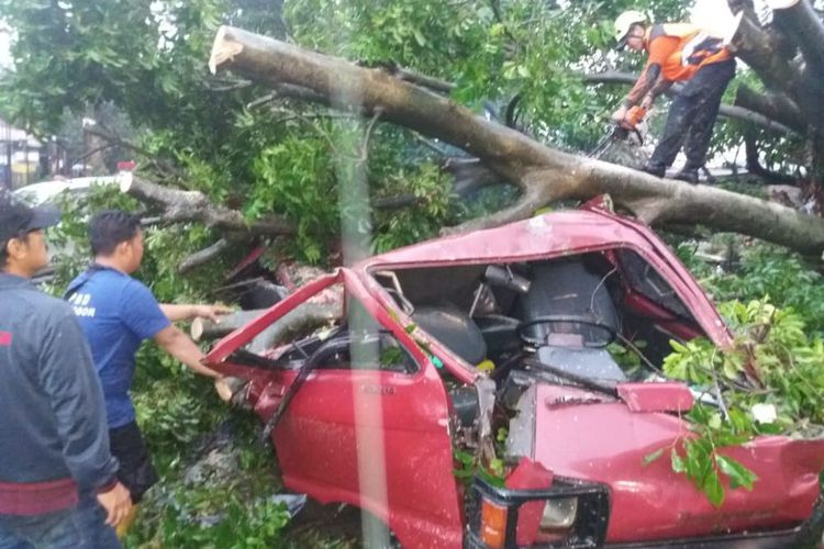 Warga Bogor Selatan Merasakan Puting Beliung Seperti Kiamat