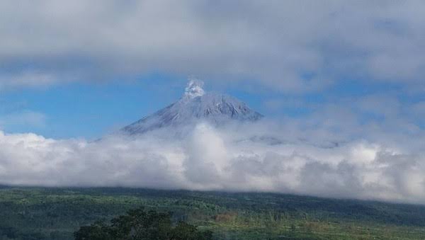 Gunung Semeru Erupsi 20 Kali