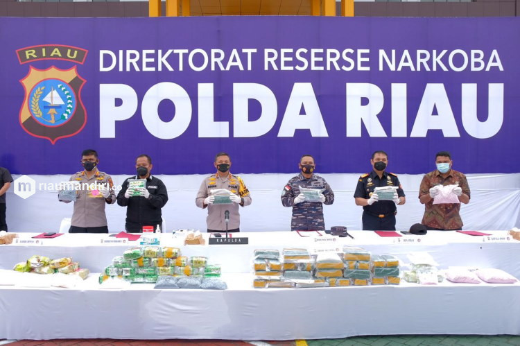 Polda Riau Musnahkan Narkoba Ratusan Miliar Rupiah