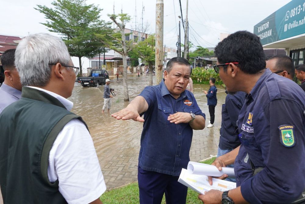 Usai Tinjau Jalan Cipta Karya, Pj SF Hariyanto Minta Langsung Diperbaiki