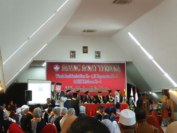 STIKes PMC Mewisuda 110 Mahasiswa, Suasana Wisuda Mendadak Penuh Isak Tangis