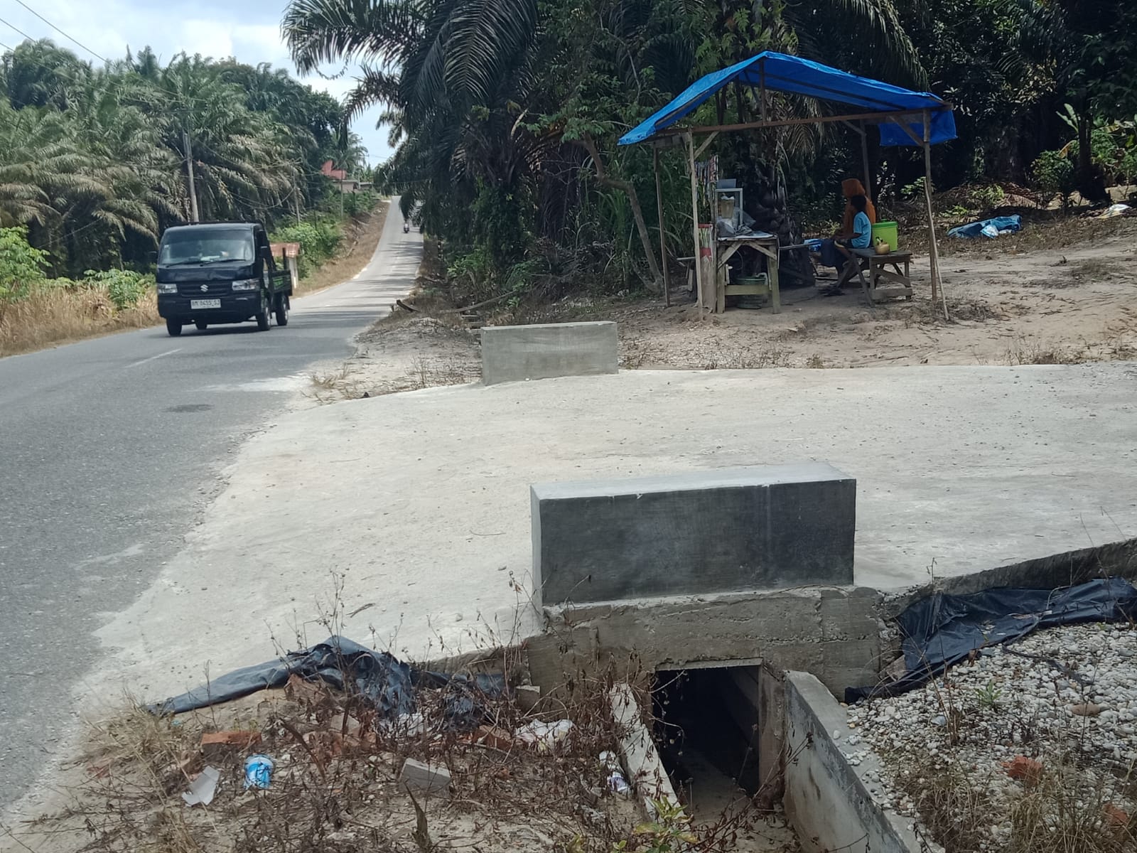 Warga Soroti Proyek Jalan Kampuang Buana Makmur