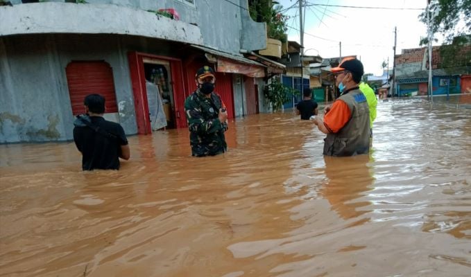 Banjir Bandang Terjang Tegalwaru, Akses Jalan Terputus