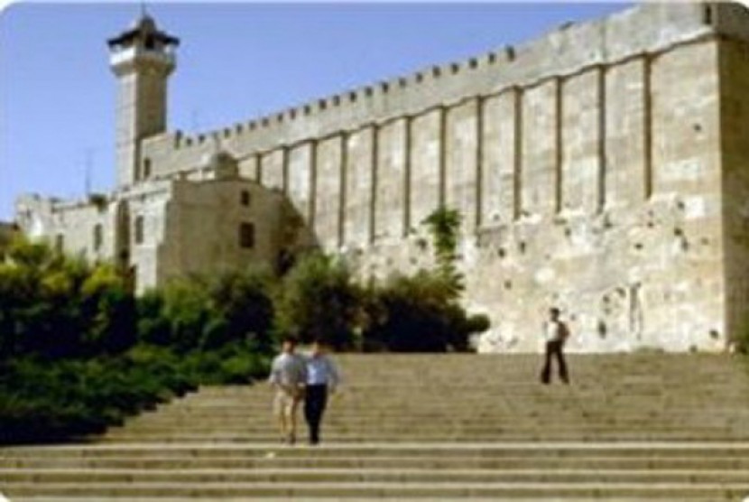 Israel Serang Masjid Ibrahimi di Hebron